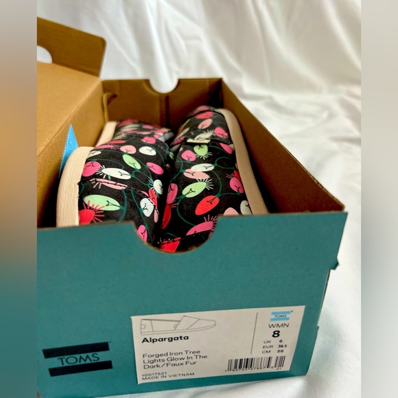 NWT TOMS LIMITED EDITION Christmas Tree Lights Alpargata - Picture 2 of 6